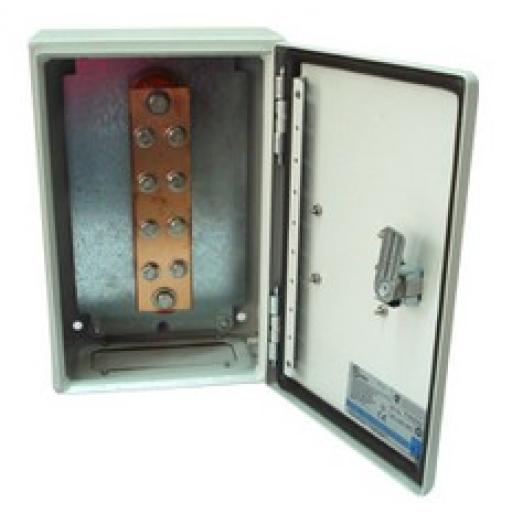 Total Ground Barra de Unión Principal (TMGB) con Aisladores. Medida: 500 x 101.6 x 6.35 mm (19-11/16" x 4" x 1/4"), incluye tornillería en acero Inox.