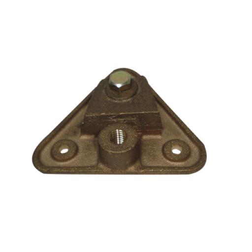 Total Ground Base Triangular para Punta Pararrayo Maciza. 