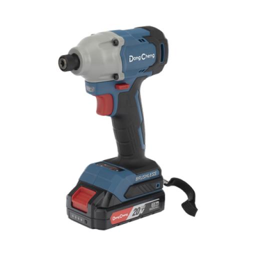 [DONGCHENG_DCP-L0314-DM] DONG CHENG Atornillador de Impacto de 1/4 in. sin escobillas de 20V, incluye Batería de 2.0 Ah y Maletín